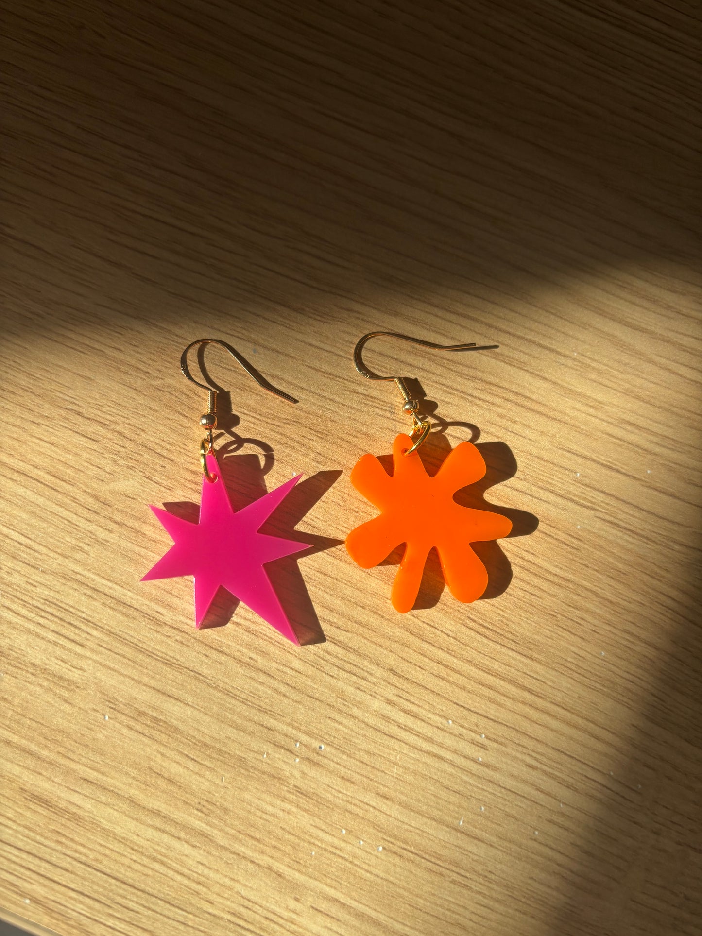 Pink and Orange Kiki Bouba Earrings Linguistics Inspired Abstract Acrylic Cognitive Science Jewelry Mismatched Statement Gifts Memphis Milano