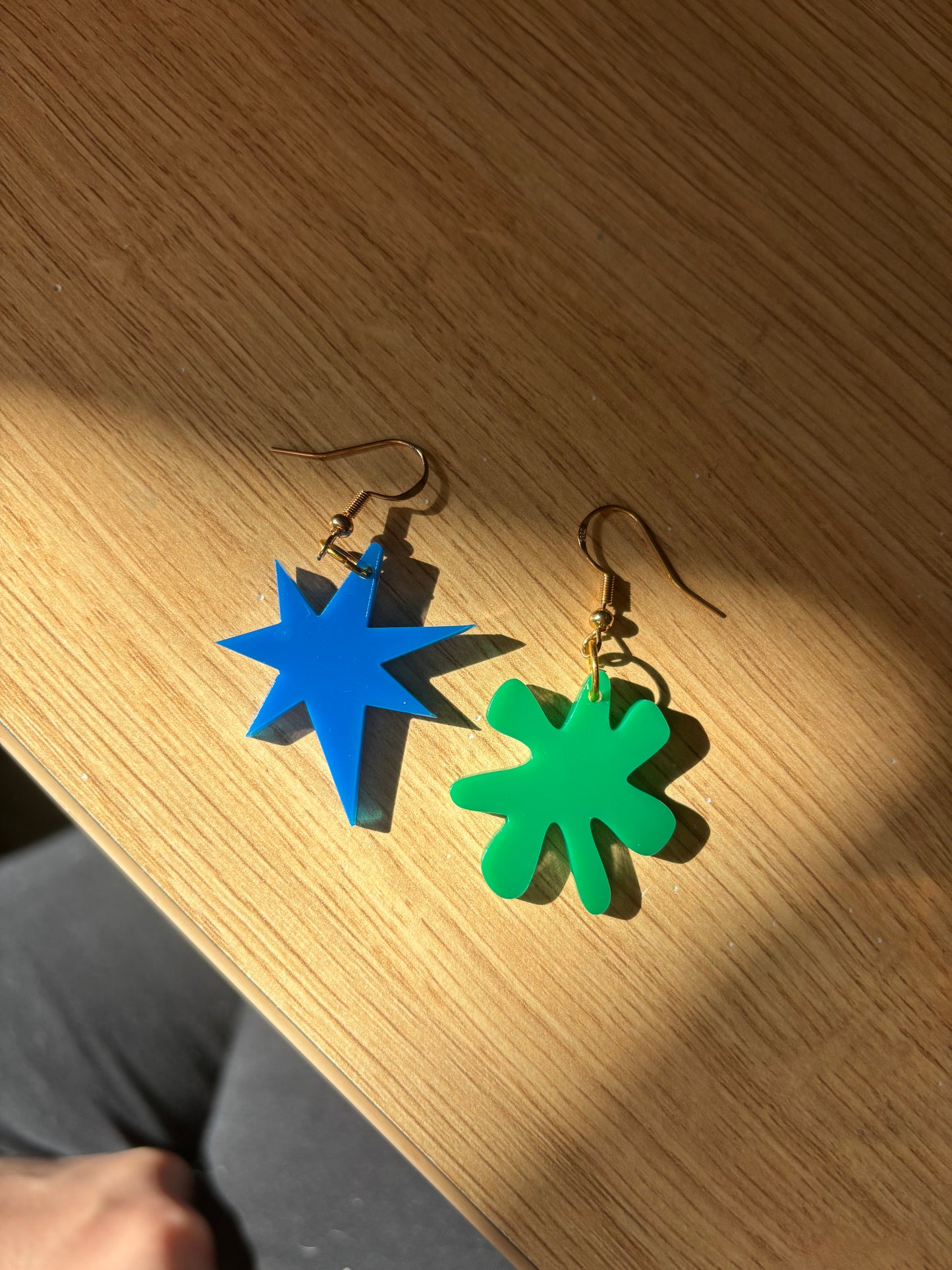 Blue and Green Kiki Bouba Earrings Linguistics Inspired Abstract Acrylic Cognitive Science Jewelry Mismatched Statement Gifts Memphis Milano