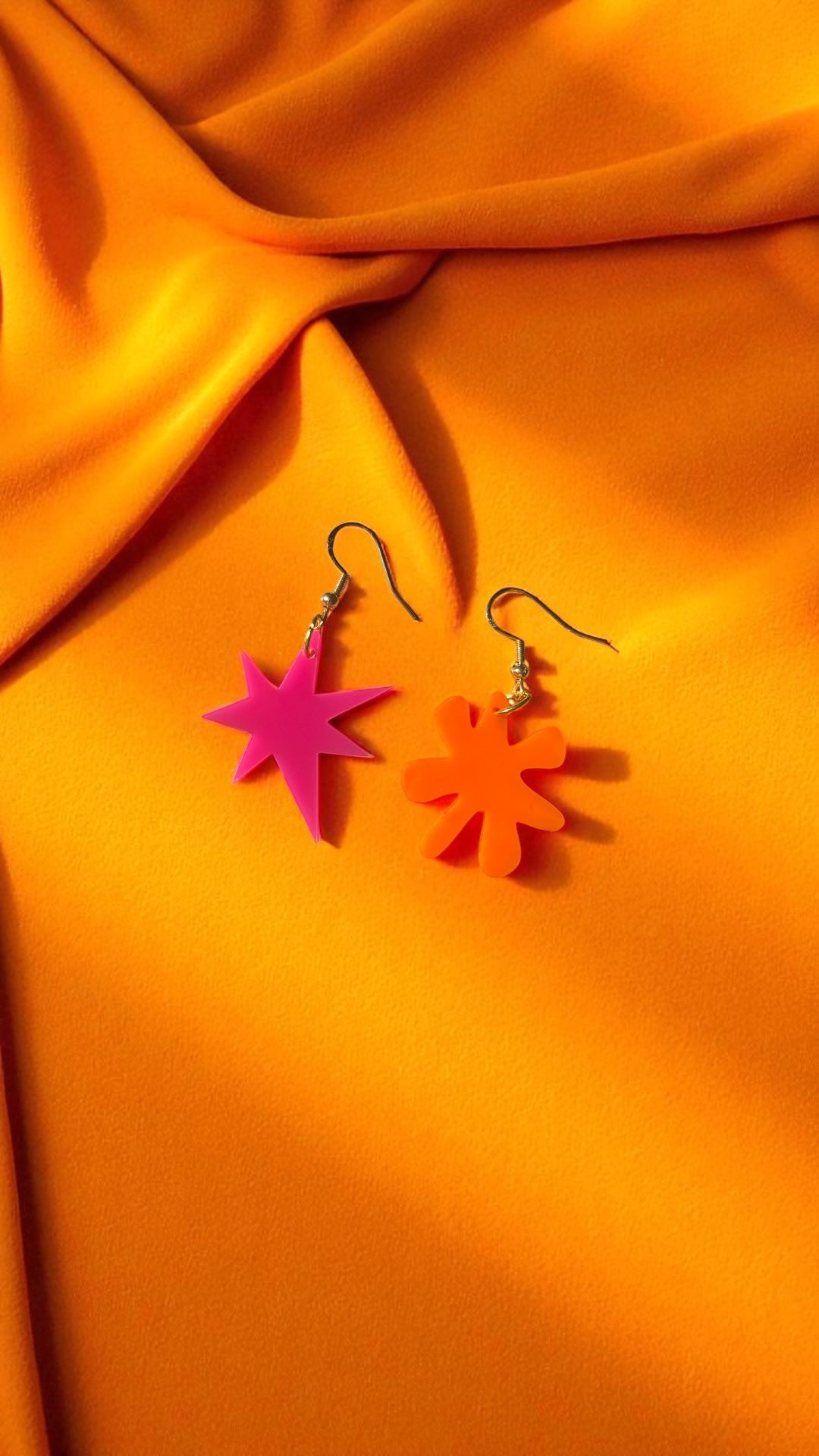 Pink and Orange Kiki Bouba Earrings Linguistics Inspired Abstract Acrylic Cognitive Science Jewelry Mismatched Statement Gifts Memphis Milano