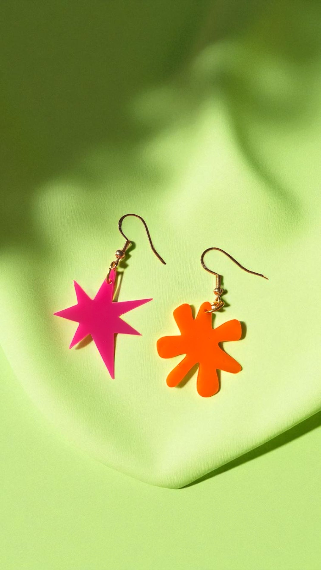 Pink and Orange Kiki Bouba Earrings Linguistics Inspired Abstract Acrylic Cognitive Science Jewelry Mismatched Statement Gifts Memphis Milano