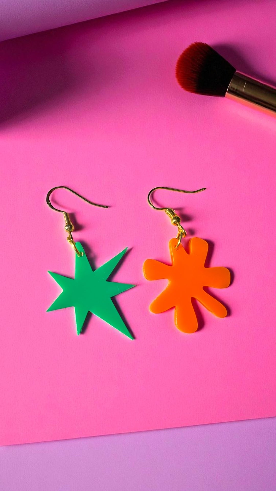 Green and Orange Kiki Bouba Earrings Linguistics Inspired Abstract Acrylic Cognitive Science Jewelry Mismatched Statement Gifts Memphis Milano