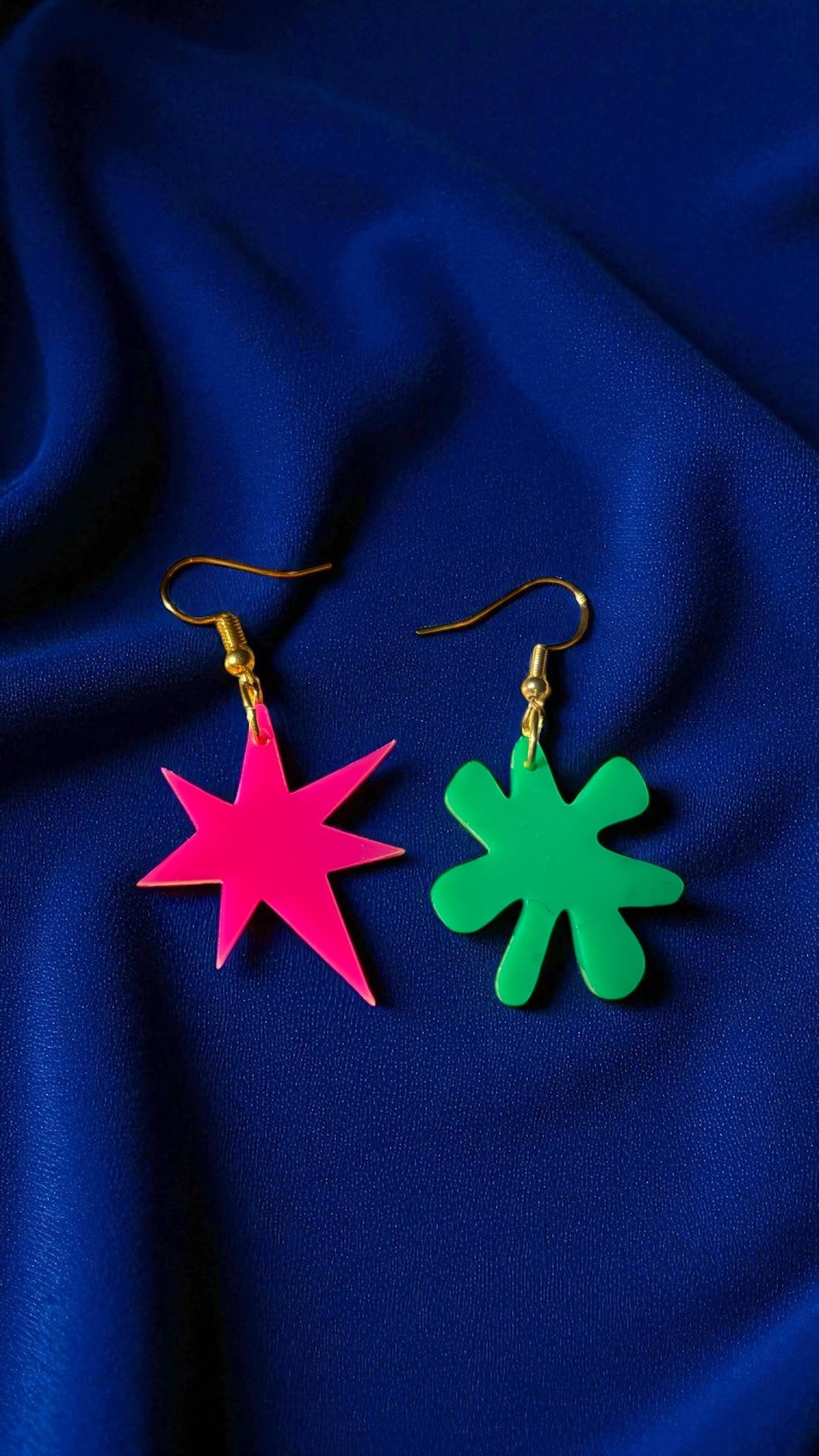 Pink and Green Kiki Bouba Earrings Linguistics Inspired Abstract Acrylic Cognitive Science Jewelry Mismatched Statement Gifts Memphis Milano